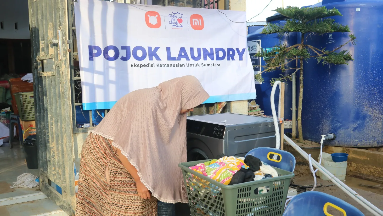 Xiaomi Teams Up with Clothes For Charity to Distribute 200 Kg of Wearable Clothing to Communities