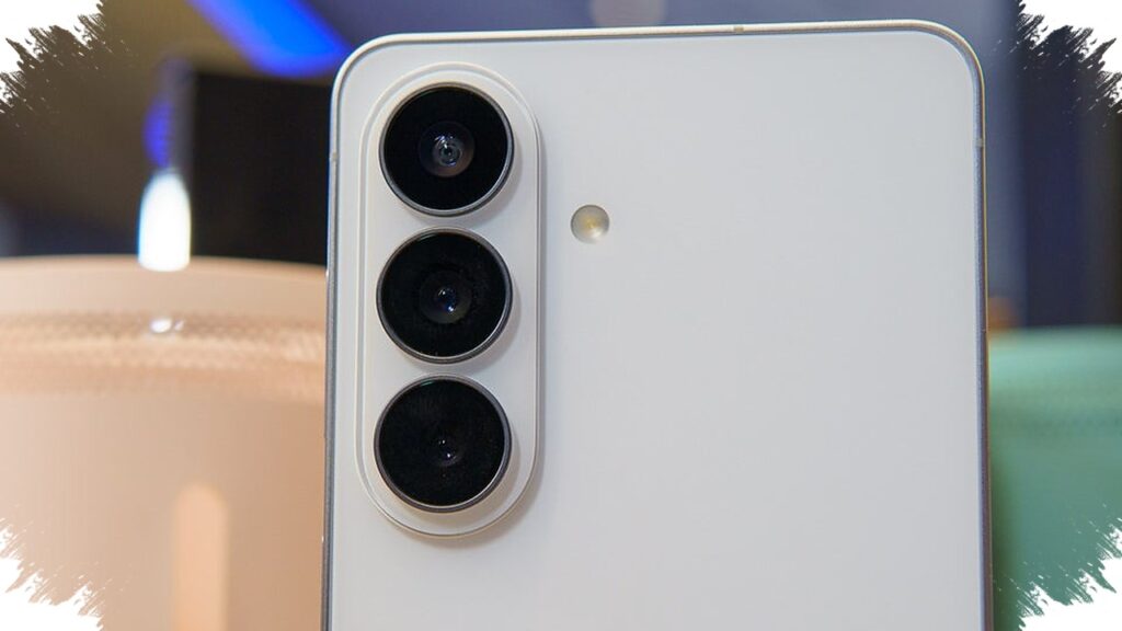Samsung Weighs BOE Panels For Galaxy S27 Base Model, Raising New Value Concerns