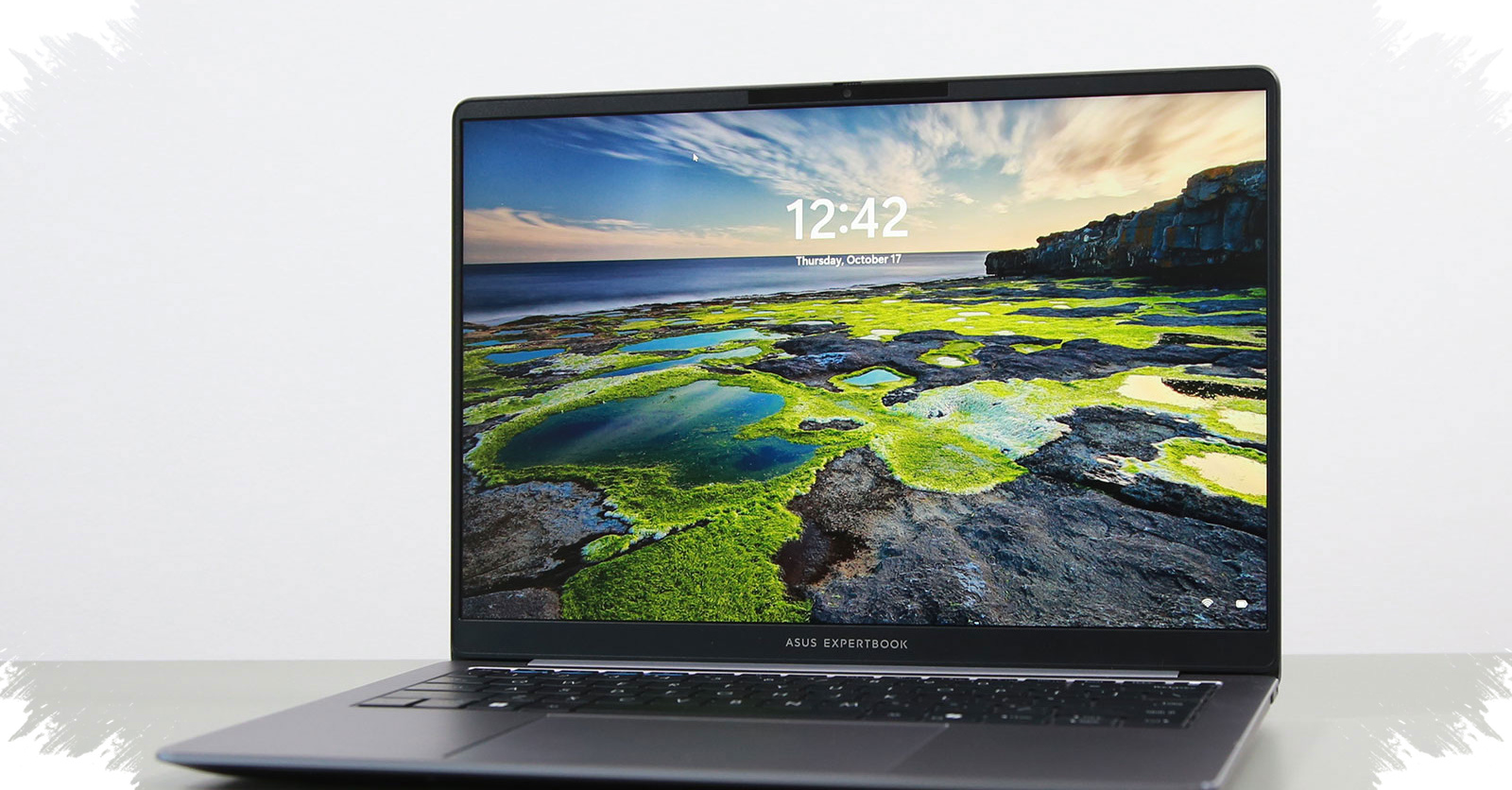 ASUS ExpertBook Ultra Shrinks To 0.99 Kg, Yet Delivers Workstation-Grade Power