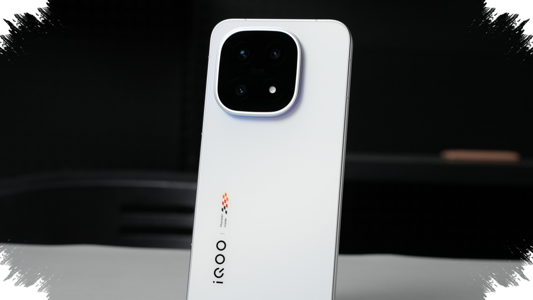 8,000mAh Battery, 144Hz AMOLED And Dimensity 9500 Put iQOO 15T in Flagship Crosshairs