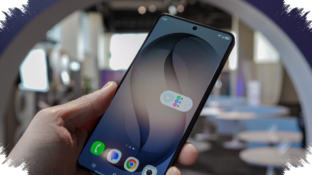 Samsung Galaxy S26 Ultra Adds Privacy Display, Keeping Chats and Banking Harder to Peek At