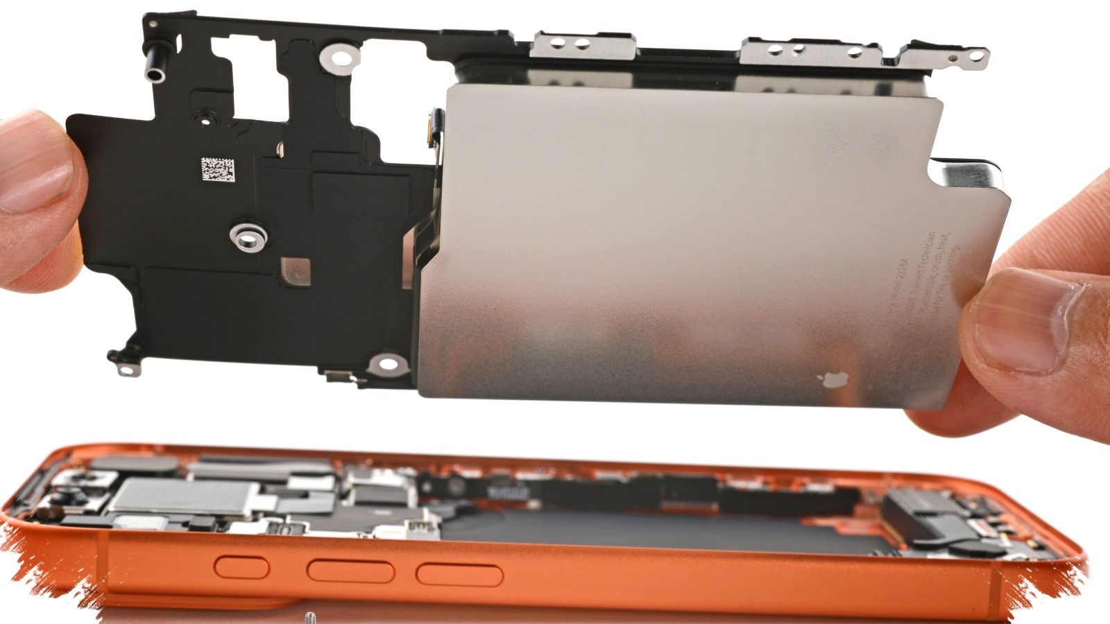 Aluminum iPhone 17 Pro Max Bends and Scratches, China’s Repair Shops Restore It Like New