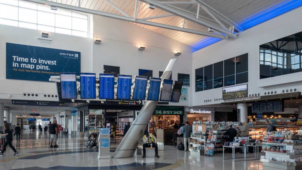 FAA Ground Stop Hits United’s Houston Hub, Passengers Face Rebooking Amid Cancellations