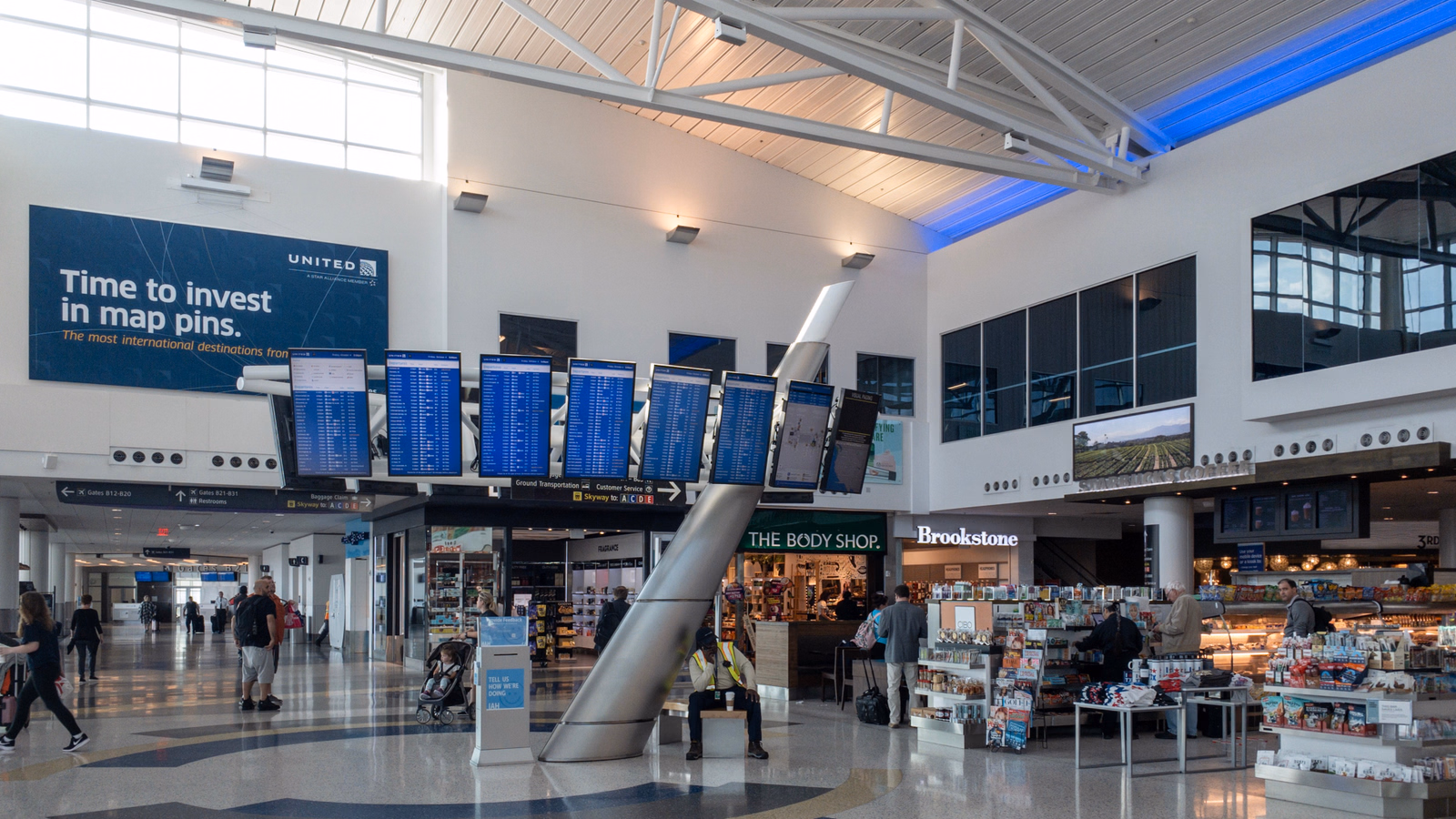 FAA Ground Stop Hits United’s Houston Hub, Passengers Face Rebooking Amid Cancellations