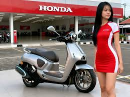 Honda NWF150’s Retro Look Is Only Half the Story, Its Radar and Dashcam Stand Out More