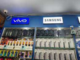 A Repeat Offender Stole 14 iPhones in Malang, Then Said the Money Went to Online Gambling