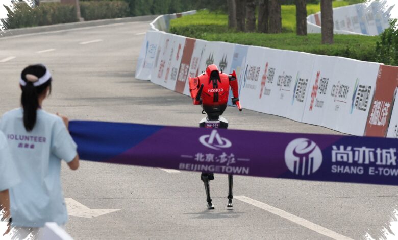 Humanoid Robot in Sichuan Asks for Donations, and the Internet Cannot Look Away