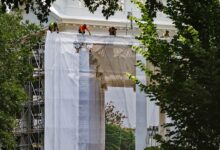 Trump’s White House Makeover Reaches the Columns, and the Scaffolding Is Now Impossible to Miss