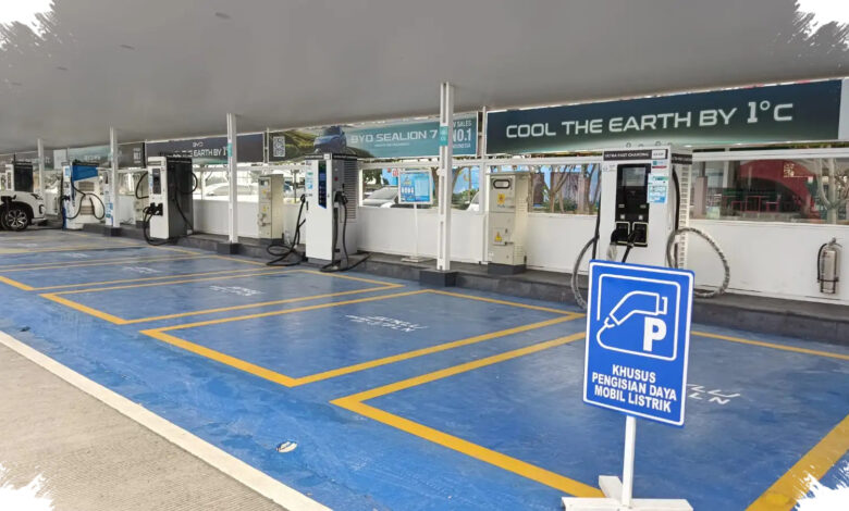 EV Batteries Are Lasting Longer Than Expected, But One Cost Still Worries Buyers
