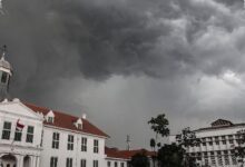 18 Regions Face Rain and Strong Winds, BMKG Flags Weather Risks for Thursday