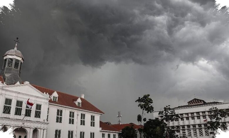 18 Regions Face Rain and Strong Winds, BMKG Flags Weather Risks for Thursday