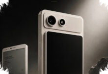 A Phone With E-Ink Up Front and a Detachable Magnetic LCD on Its Back