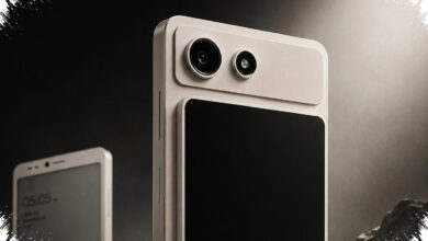 A Phone With E-Ink Up Front and a Detachable Magnetic LCD on Its Back