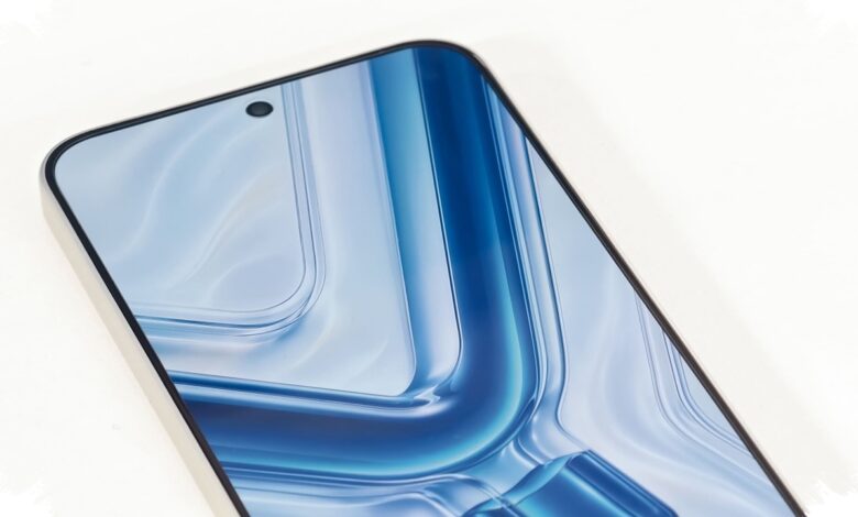 Vivo Y500 Pairs an 8,100 mAh Battery With 44W Charging for Busy Days